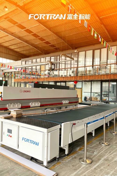 Un fabricante veterano con 27 años de experiencia lanza una cinta transportadora de retorno universal: se adapta a todos los tamaños de tablas + mesa flotante de aire con elevación automática